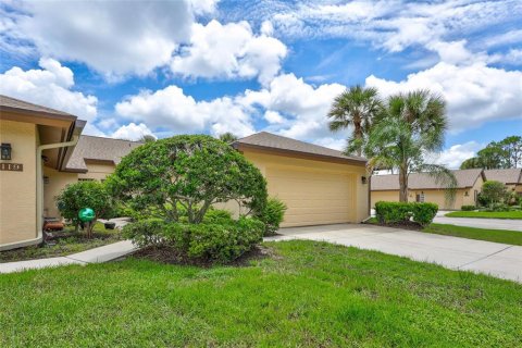 House in Sarasota, Florida 3 bedrooms, 132.66 sq.m. № 1899967 - photo 5