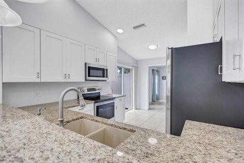 House in Sarasota, Florida 3 bedrooms, 132.66 sq.m. № 1899967 - photo 23