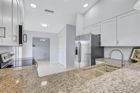 House in Sarasota, Florida 3 bedrooms, 132.66 sq.m. № 1899967 - photo 21