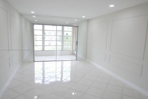 Condominio en venta en Sunrise, Florida, 1 dormitorio, 59.46 m2 № 1960839 - foto 1