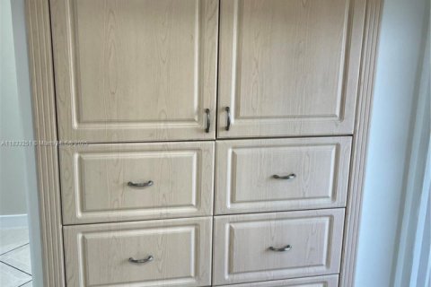 Condominio en venta en Sunrise, Florida, 1 dormitorio, 59.46 m2 № 1960839 - foto 18