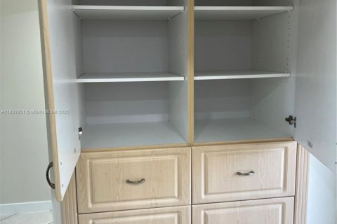 Condominio en venta en Sunrise, Florida, 1 dormitorio, 59.46 m2 № 1960839 - foto 17