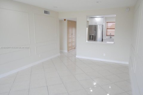 Condominio en venta en Sunrise, Florida, 1 dormitorio, 59.46 m2 № 1960839 - foto 2