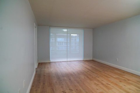 Condominio en venta en Sunrise, Florida, 2 dormitorios, 78.97 m2 № 2155143 - foto 3