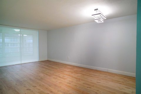 Condominio en venta en Sunrise, Florida, 2 dormitorios, 78.97 m2 № 2155143 - foto 4