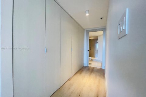 Condo in Key Biscayne, Florida, 1 bedroom  № 1827503 - photo 9