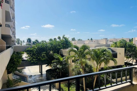 Condo in Key Biscayne, Florida, 1 bedroom  № 1827503 - photo 12