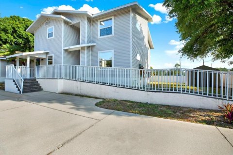 Appartement à Saint Petersburg, Floride 2 chambres, 104.24 m2 № 2151302