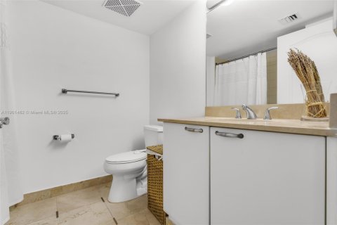 Condo in Miami, Florida, 2 bedrooms  № 1953345 - photo 23