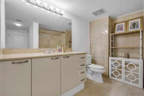 Condo in Miami, Florida, 2 bedrooms  № 1953345 - photo 15