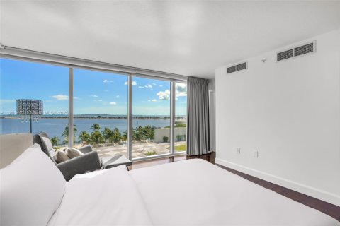 Condo in Miami, Florida, 2 bedrooms  № 1953345 - photo 11