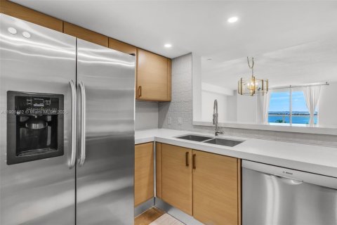 Condo in Miami, Florida, 2 bedrooms  № 1953345 - photo 9