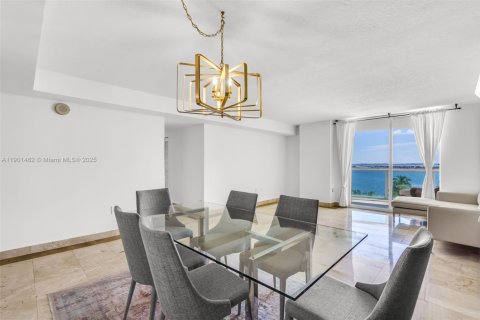 Condo in Miami, Florida, 2 bedrooms  № 1953345 - photo 30