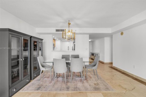 Condo in Miami, Florida, 2 bedrooms  № 1953345 - photo 26