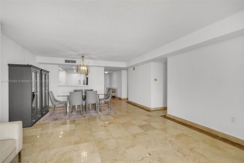 Condo in Miami, Florida, 2 bedrooms  № 1953345 - photo 29