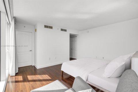 Condo in Miami, Florida, 2 bedrooms  № 1953345 - photo 14