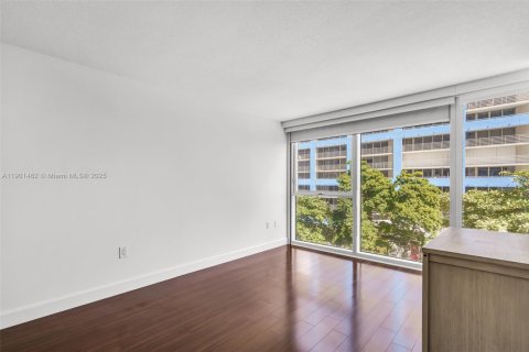 Condo in Miami, Florida, 2 bedrooms  № 1953345 - photo 21