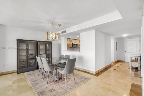 Condo in Miami, Florida, 2 bedrooms  № 1953345 - photo 27
