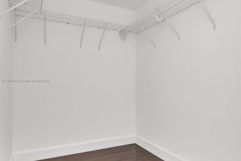 Condo in Miami, Florida, 2 bedrooms  № 1953345 - photo 17