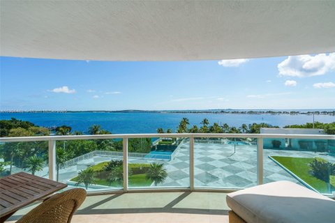 Condo in Miami, Florida, 2 bedrooms  № 1953345 - photo 1