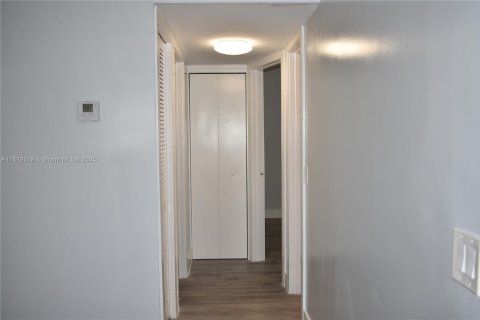 Condo in Pompano Beach, Florida, 2 bedrooms  № 1896260 - photo 10