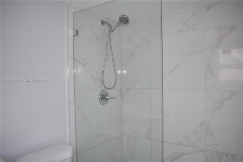 Condo in Pompano Beach, Florida, 2 bedrooms  № 1896260 - photo 16