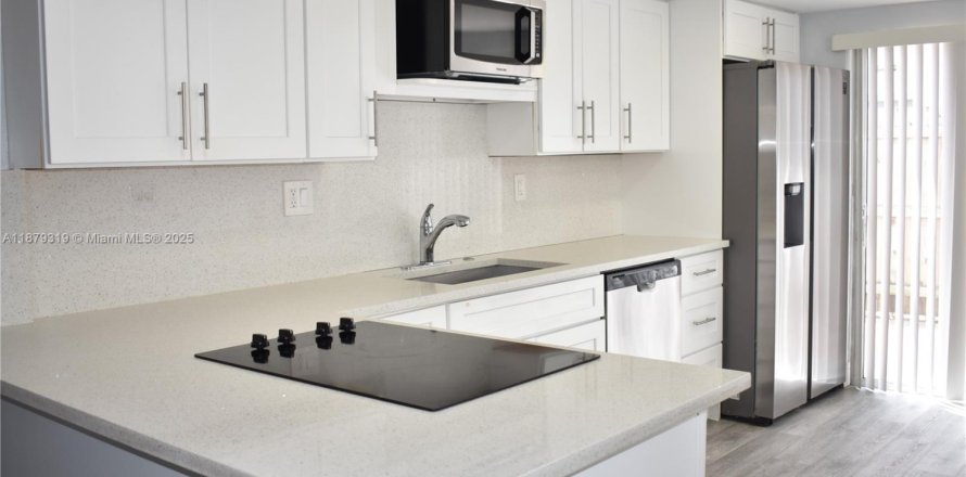 Condo in Pompano Beach, Florida, 2 bedrooms  № 1896260