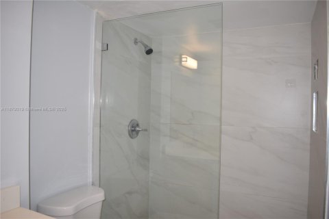 Condo in Pompano Beach, Florida, 2 bedrooms  № 1896260 - photo 13