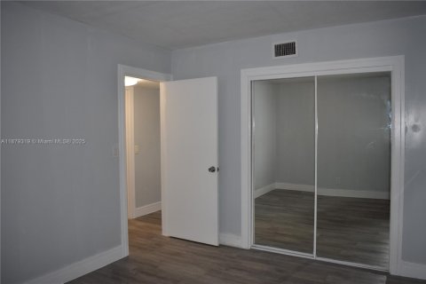 Condo in Pompano Beach, Florida, 2 bedrooms  № 1896260 - photo 14