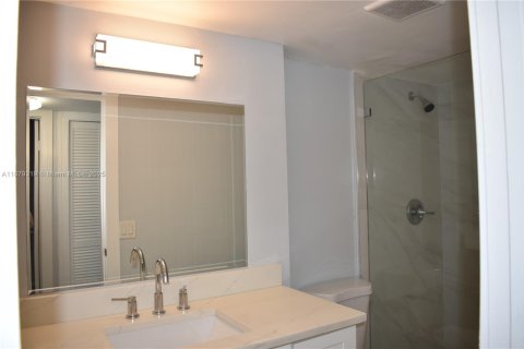 Condo in Pompano Beach, Florida, 2 bedrooms  № 1896260 - photo 12