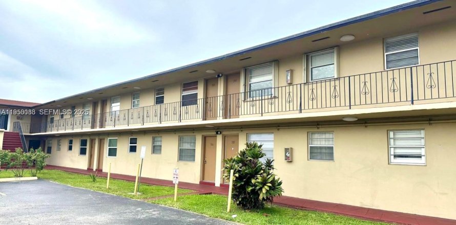 Кондоминиум с 1 спальней в Майами, Флорида № 2005415