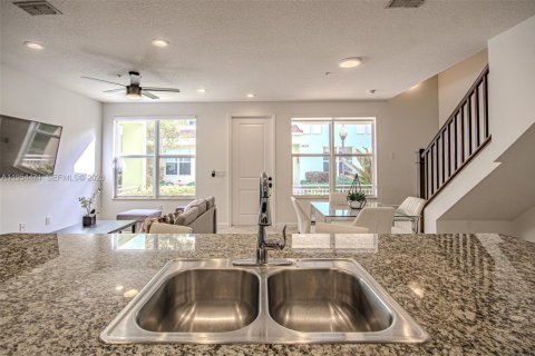 Adosado en venta en Boca Raton, Florida, 2 dormitorios, 125.79 m2 № 2011005 - foto 13