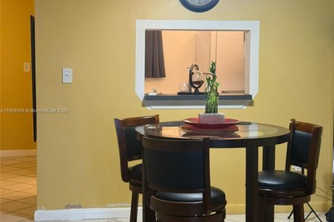 Condo in North Lauderdale, Florida, 1 bedroom  № 1748067 - photo 15