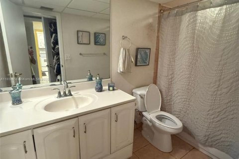 Condo in North Lauderdale, Florida, 1 bedroom  № 1748067 - photo 14