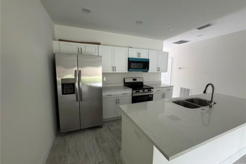 House in Bartow, Florida 4 bedrooms, 124.21 sq.m. № 2285329 - photo 2