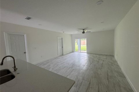 House in Bartow, Florida 4 bedrooms, 124.21 sq.m. № 2285329 - photo 10