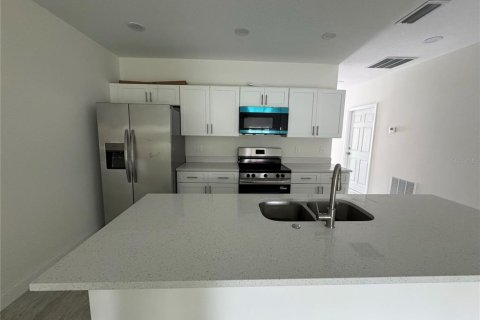 House in Bartow, Florida 4 bedrooms, 124.21 sq.m. № 2285329 - photo 4