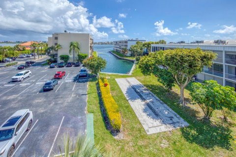 Condominio en alquiler en Lantana, Florida, 2 dormitorios, 95.6 m2 № 2249320 - foto 13