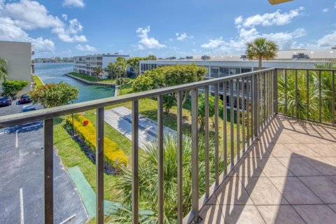 Condominio en alquiler en Lantana, Florida, 2 dormitorios, 95.6 m2 № 2249320 - foto 15