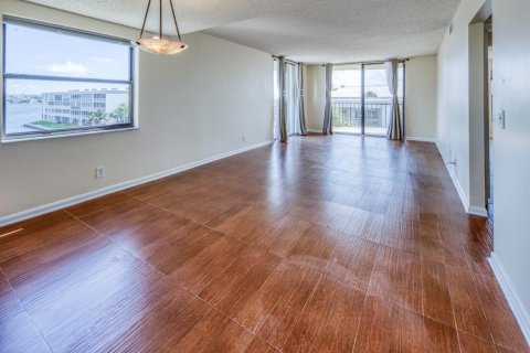 Condominio en alquiler en Lantana, Florida, 2 dormitorios, 95.6 m2 № 2249320 - foto 2