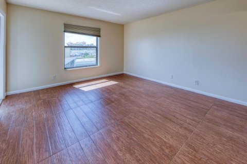Condominio en alquiler en Lantana, Florida, 2 dormitorios, 95.6 m2 № 2249320 - foto 26