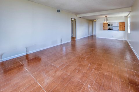 Condominio en alquiler en Lantana, Florida, 2 dormitorios, 95.6 m2 № 2249320 - foto 6