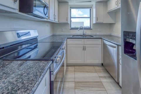 Condominio en alquiler en Lantana, Florida, 2 dormitorios, 95.6 m2 № 2249320 - foto 17