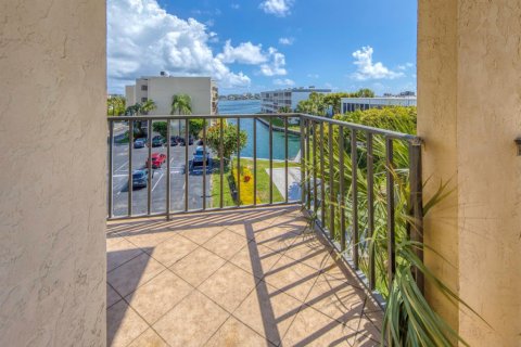 Condominio en alquiler en Lantana, Florida, 2 dormitorios, 95.6 m2 № 2249320 - foto 12