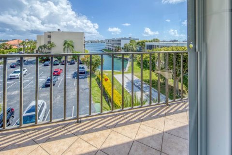 Condominio en alquiler en Lantana, Florida, 2 dormitorios, 95.6 m2 № 2249320 - foto 4