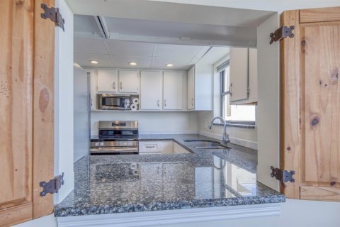 Condominio en alquiler en Lantana, Florida, 2 dormitorios, 95.6 m2 № 2249320 - foto 16