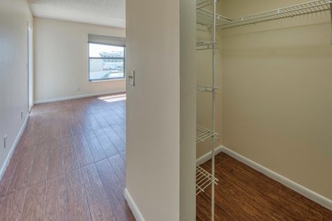 Condominio en alquiler en Lantana, Florida, 2 dormitorios, 95.6 m2 № 2249320 - foto 25
