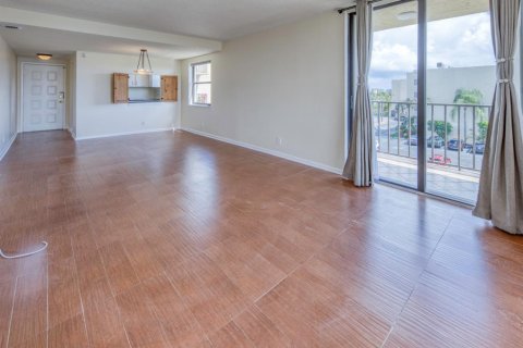 Condominio en alquiler en Lantana, Florida, 2 dormitorios, 95.6 m2 № 2249320 - foto 7