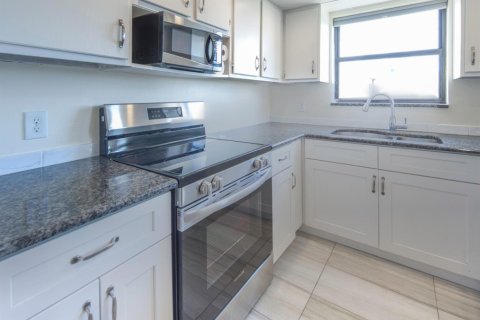 Condominio en alquiler en Lantana, Florida, 2 dormitorios, 95.6 m2 № 2249320 - foto 19