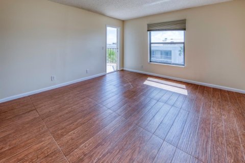 Condominio en alquiler en Lantana, Florida, 2 dormitorios, 95.6 m2 № 2249320 - foto 27
